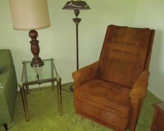 lots of chairs / lamps 