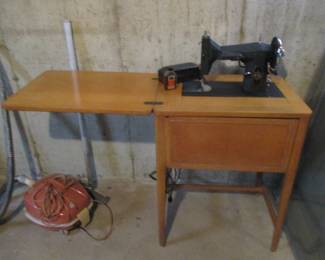 heavy duty sewing machine with the case 