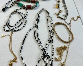 Lot Costume Jewelry: Bracelets, Necklace