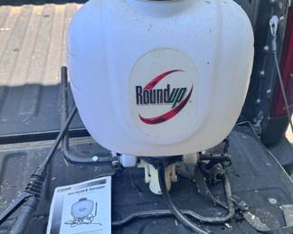 Four gallon backpack sprayer