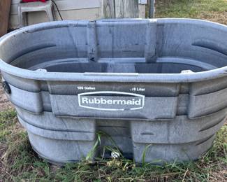 Rubbermaid 100 gallon Livestock trough