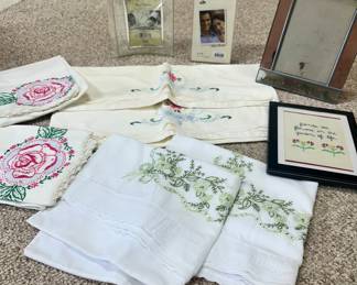 Lot of Vintage Linens, Frames
