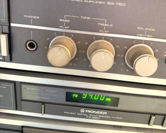 Pioneer Stereo System with Turntable & Receiver – Retro Hi-Fi Audio Cabinet