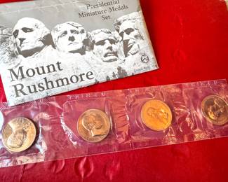 Mount Rushmore Presidential Medals Set – U.S. Mint Bronze Miniature Medals with Original Packaging