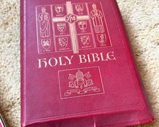 Vintage Papal Edition Catholic Holy Bible – Catholic Press Chicago, Illustrated by Old Masters