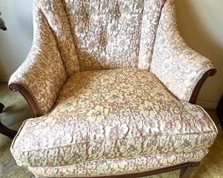 Vintage Floral Upholstered Accent Chair – Carved Wood Frame Armchair