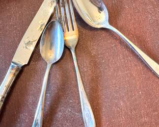 Vintage Oneida Ltd. Silverplate Flatware Set – Elegant Floral Pattern