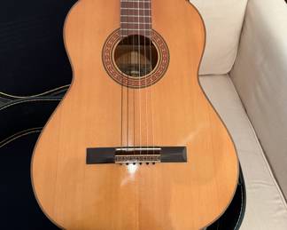 Yamaha Acoustic Guitar w/Case
