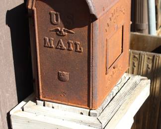 cast iron mailbox