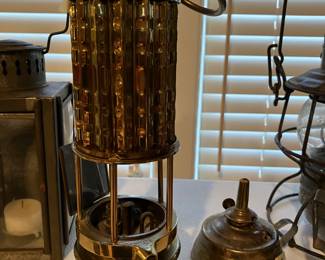 Wolf safety lamp