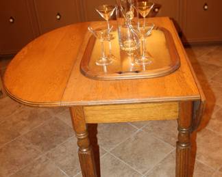 oak drop-leaf table,38x48 fully open; 38x22 with both leaves down