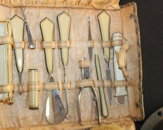 vintage travelers manicure kit