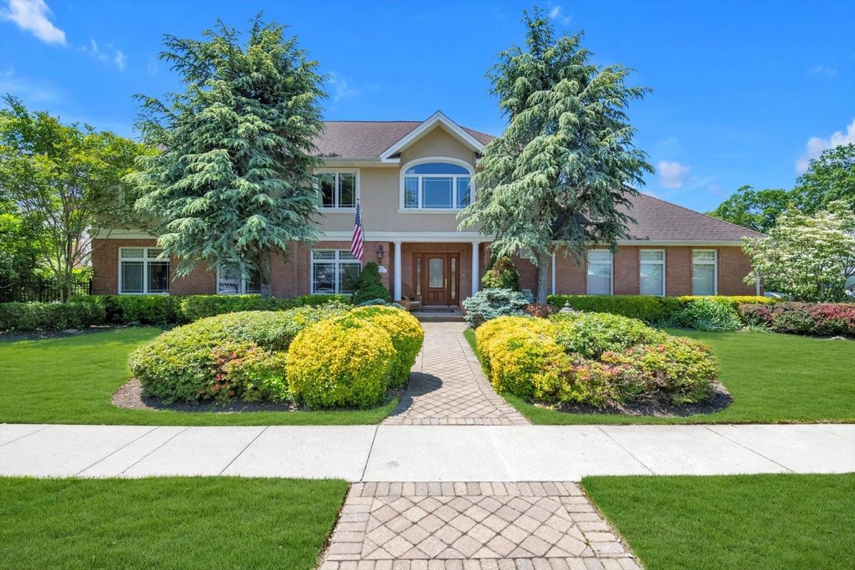 HEWLETT ESTATE HOME