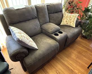 Reclining loveseat