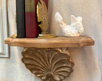 Scalloped Corbel Style Wood Shell Shelf