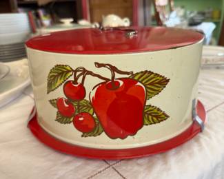 Decoware metal cake server/carrier, apple motif