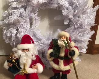 Christmas Wreath and Santa Figurines Decor 