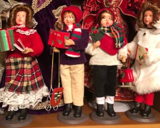 Christmas Carolers Figurines 