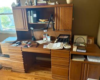 . . . nice desk station