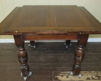 Draw Leaf Pub Table