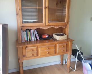 pine hutch 