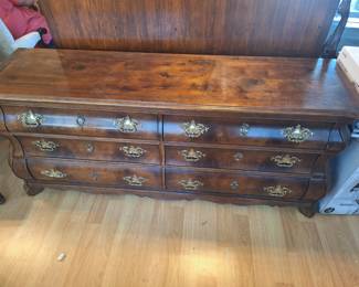 Henerdon  dresser  100 follars