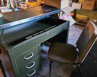 Metal flip top desk