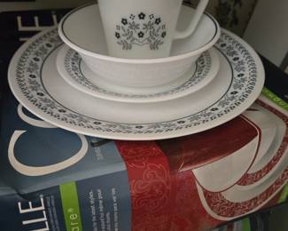 Corelle dishes, 8 place settings 