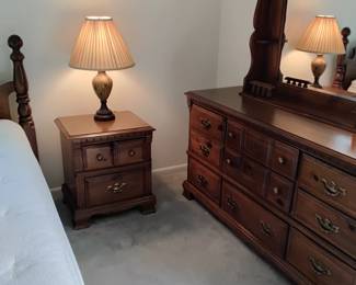 Queen bedroom. Suit