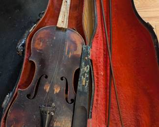 Antique fiddle 