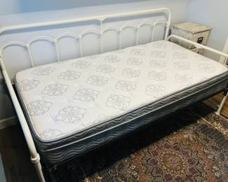 Vintage day bed 