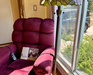 Stained glass floor lamp with damage to shade, priced accordingly.