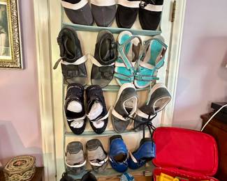 Women’s size 10 shoes.