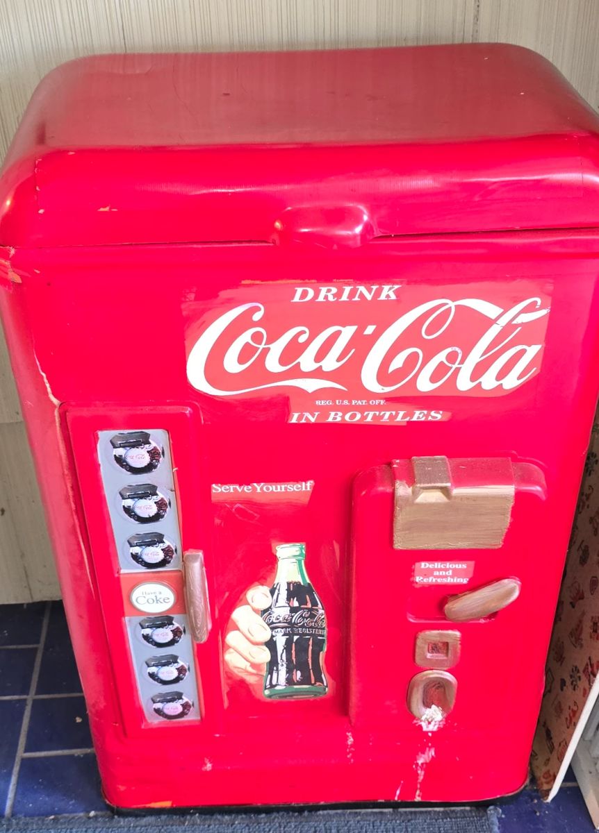 This house is full of good stuff that flows thru the garage then backyard. We all feel the good vibes in this home! 
This is a vintage Coke Cooler.