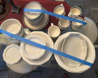 Everyday dish sets