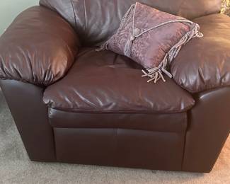 Oversize leather chair