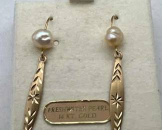 14K Gold Freshwater Pearl Dangle Earrings
