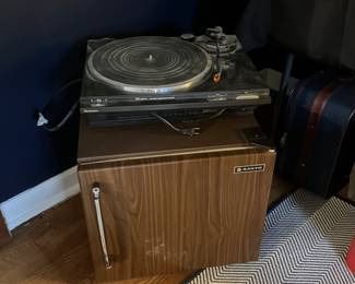 Sanyo mini fridge &
Technique turntable