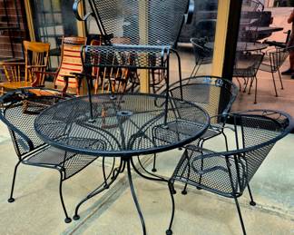 5 pcs. metal mesh patio set