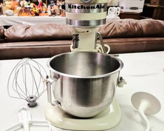 Much kitchenware. KitchenAid 5 qt. Heavy Duty mixer w/3 attachments 