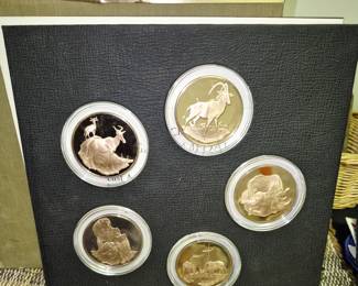 Bronze. Franklin Mint "Official Big Game Medals of the East African Wildlife Society" sculpted in bronze by Anthony Jones set