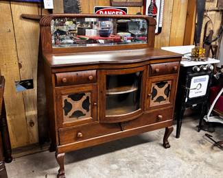 Buffet with mirror