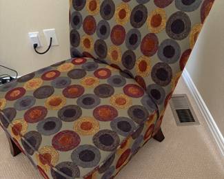 Armless slipper chair