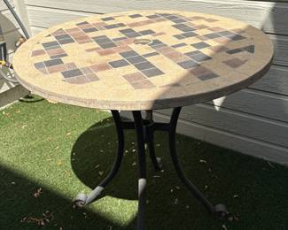@30” round outdoor table