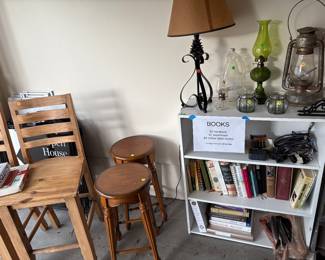 Books
Vintage Lantern
Counter height stools
Bar stools