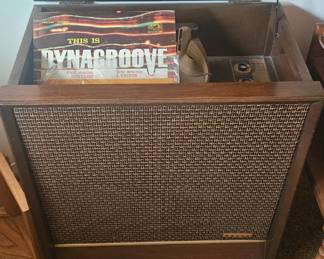 Living Rm Record Plyr