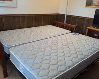 very nice clean mattress
