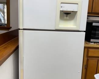 refrigerator /will pre-sale 250.00