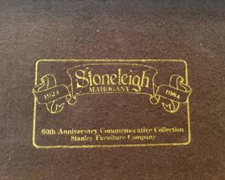 Stoneleigh by Stanley Furniture Mahogany Table with 8 chairs