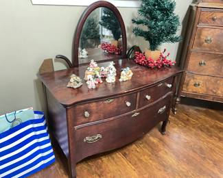 vintage dresser w/mirror
